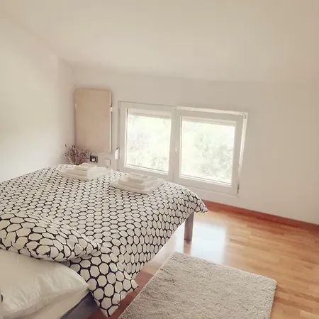 House For Rent Paola Дом отдыха Ражанац