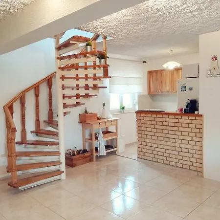 House For Rent Paola Дом отдыха Ражанац